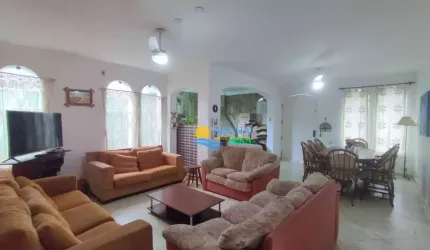 Casa com 4 dormitórios à venda, 230 m² por R$ 730.000,00 - Balneário Praia do Pernambuco - Guarujá/SP