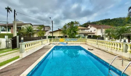 Casa à venda no Jardim Pernambuco 2, 3 Quartos, 2 Vagas.