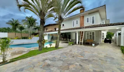 Casa à venda no Condomínio Granville, 4 Suítes, 4 Vagas.