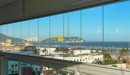 Enseada, vista panorâmica da praia da enseada, apartamento decorado, com varanda gourmet.