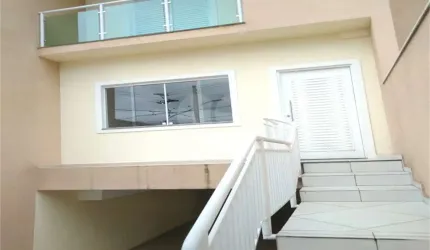 Casa tipo Sobrado com 03 dormitórios e 03 suítes no Jardim Prudência para venda.