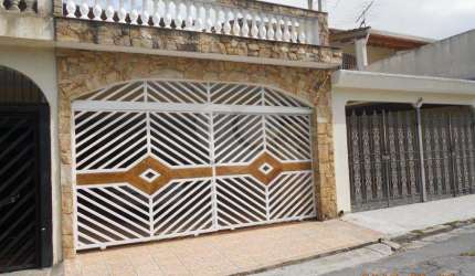 Casa tipo sobrado 03 dormitórios 01 suite 03 banheiros 02 vagas No Bairro do Campo Grande - Venda