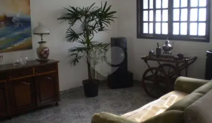 Sobrado a Venda. 3 dormitorios, 1 suite, 3 vagas