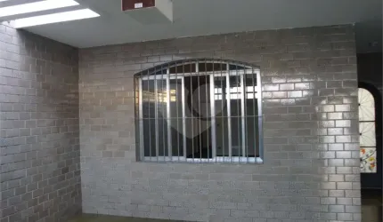Sobrado , com 220 m², 3 dormitórios, sendo uma suíte com sacada, living amplo para 2 ambientes