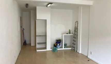Conjunto comercial ideal para o seu negócio!! Sala ampla, arejada e bem iluminada