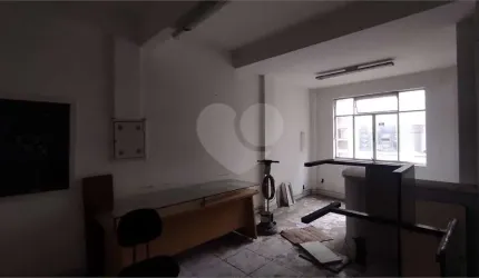 Loja / Salão / Ponto Comercial para alugar, 166m² - Centro