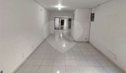 Casa com 210 m dividida em 6 Quartos e 5 banheiros à Venda em Mirandópolis São Paulo SP
