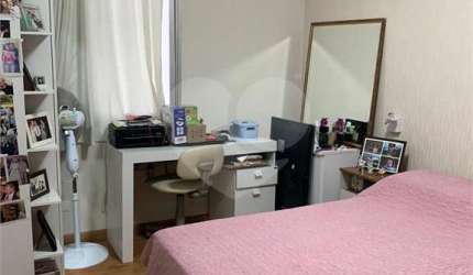 Apartamento na região da Vila Mascote com 2 dormitórios, 1 banheiro social, 1 banheiro de serviço,