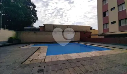 Apartamento com 2 dormitórios, sendo 1 suíte, sala para 2 ambientes, varanda, banheiro social