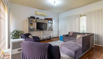 Casa à Venda no Jardim Marajoara – 321m² de Área Construída em um Terreno de 711m² São Paulo SP
