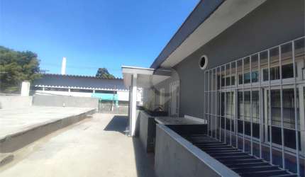 Excelente imovel comercial  com 4  lojas com terreno nos fundos, e  uma sobreloja .