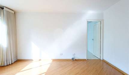 APARTAMENTO COM 2 DORMITORIOS , 1 VAGA EM OTIMA LOCALIZAÇÃO DA VILA MARIANA