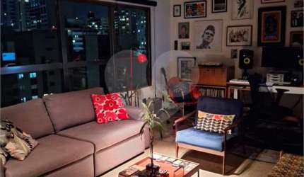 Apartamento reformado e bem localizado na Consolação.