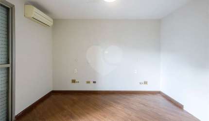 OPORTUNIDADE ÚNICA NO ITAIM BIBI - APARTAMENTO ESPAÇOSO COM 4 DORMITÓRIOS, SENDO 1 SUÍTE!