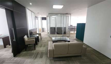 SALA COMERCIAL NO BROOKLIN MOBILIADA DE 224M² COM DIREITO A 5 VAGAS