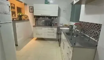 Apartamento à venda no bairro Lapa de Baixo.