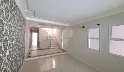 Sobrado para venda possui 240 metros quadrados com 4 quartos em Parque São Domingos - São Paulo - SP