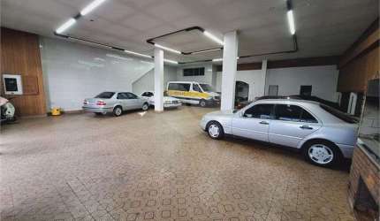 Salão comercial disponível para locação no bairro Vila Romana.