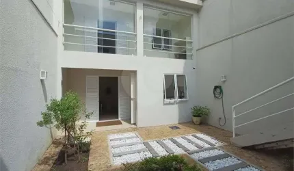 Casa comercial disponível para locação no bairro Lapa.