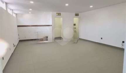 Prédio comercial disponível para locação na Vila Leopoldina.