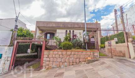 Casa com 3 quartos à venda na Beco Circular, 508, Vila Jardim, Porto Alegre, 154 m2 por R$ 855.000