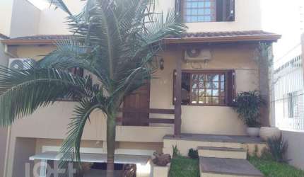 Casa com 4 quartos à venda na Rua Alfredo Varela, 288, Teresópolis, Porto Alegre, 238 m2 por R$ 1.100.000