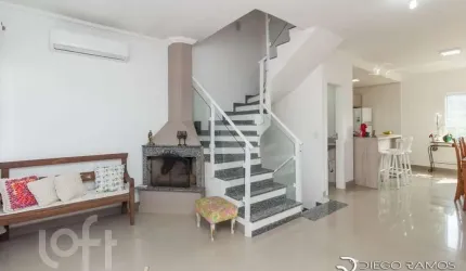Casa com 3 quartos à venda na Rua Antonio Spolidoro, 45, Hípica, Porto Alegre, 174 m2 por R$ 500.000