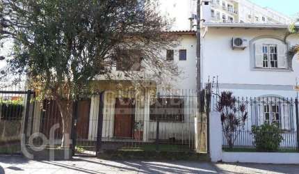 Casa com 3 quartos à venda na Rua Afonso Arinos, 536, Camaquã, Porto Alegre, 250 m2 por R$ 800.000
