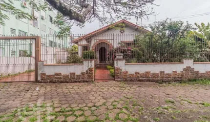 Casa com 2 quartos à venda na Avenida França, 1047, Navegantes, Porto Alegre, 216 m2 por R$ 641.000