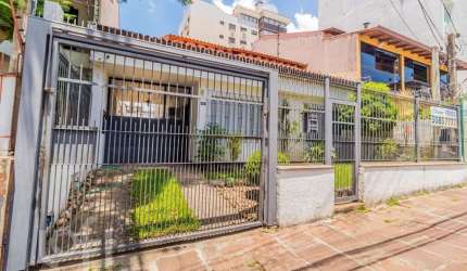 Casa com 3 quartos à venda na Rua Atanásio Belmonte, 427, Passo da Areia, Porto Alegre, 300 m2 por R$ 900.000