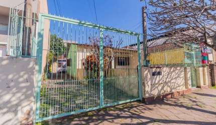 Casa com 4 quartos à venda na Avenida General Emílio Lúcio Esteves, 334, Santa Maria Goretti, Porto Alegre, 189 m2 por R$ 750.000