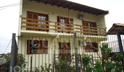 Casa com 3 quartos à venda na Natal, 241, Medianeira, Porto Alegre, 342 m2 por R$ 585.000