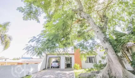 Casa com 4 quartos à venda na Avenida Leonardo Carlucci, 86, Espírito Santo, Porto Alegre, 120 m2 por R$ 800.000