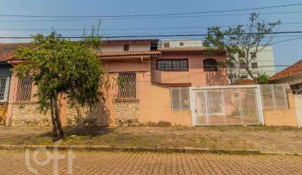 Casa com 4 quartos à venda na Rua Ponche Verde, 163, Medianeira, Porto Alegre, 438 m2 por R$ 598.000