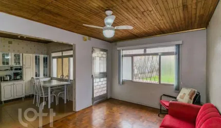 Casa com 2 quartos à venda na Avenida Valado, 36, Vila João Pessoa, Porto Alegre, 70 m2 por R$ 510.000