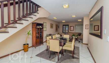 Casa com 3 quartos à venda na Rua Doutor Raul Moreira, 115, Cristal, Porto Alegre, 191 m2 por R$ 880.000