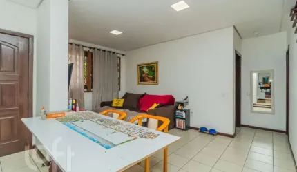 Casa com 3 quartos à venda na Rua Ari Peixoto Martins, 64, Espírito Santo, Porto Alegre, 151 m2 por R$ 684.000