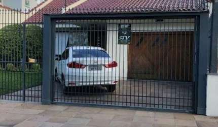 Casa com 4 quartos à venda na Avenida João XXIII, 57, São Sebastião, Porto Alegre, 160 m2 por R$ 1.000.000