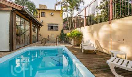 Casa com 3 quartos à venda na Rua Banco do Comércio, 354, Santa Tereza, Porto Alegre, 279 m2 por R$ 1.100.000
