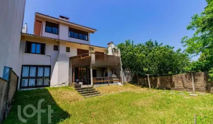 Casa com 3 quartos à venda na Manoel Antônio de Magalhães, 40, Medianeira, Porto Alegre, 258 m2 por R$ 880.000