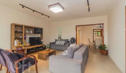 Casa com 5 quartos à venda na Rua Teixeira de Carvalho, 207, Medianeira, Porto Alegre, 360 m2 por R$ 995.000