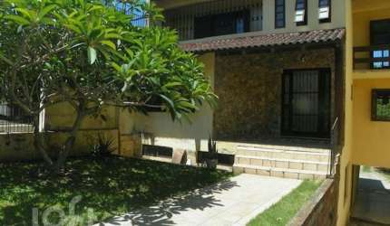 Casa com 4 quartos à venda na Rua Silvério Souto, 487, Teresópolis, Porto Alegre, 220 m2 por R$ 600.000