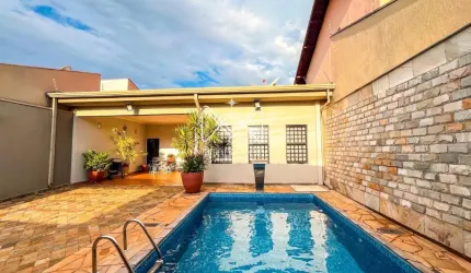 Linda casa térrea com 162 m², 3 quartos, escritório e piscina aquecida no Bairro Lagoinha