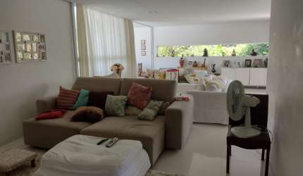 Vendo uma Excelente Casa em Condomínio Fechado na Estrada do Coco. R$ 1.790.000,00.