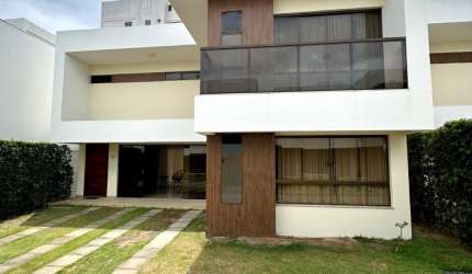 Vendo Linda Casa em Buraquinho R$ 1050.000,00.
