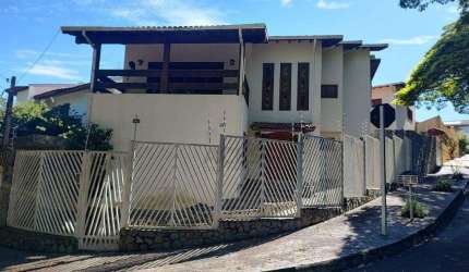 Sobrado com 5 dormitórios à venda, 400 m² por R$ 1.300.000,00 - Vila Sonia - Botucatu/SP