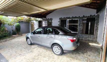 Casa com 4 dormitórios à venda, 230 m² por R$ 480.000,00 - Vila Pinheiro Machado - Botucatu/SP