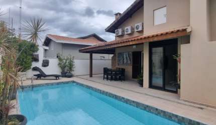 Maravilhosa casa térrea com 3 dormitórios para locação, 250 m² por R$ 10.000 - Jardim das Colinas - São José dos Campos/SP