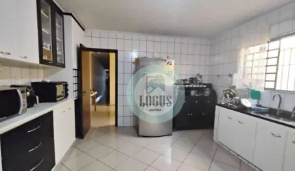 Sobrado bem distribuído com 208m² composto por 3 dormitórios sendo 2 suítes, á venda por R$ 685.000 - Paulicéia, SBC/SP