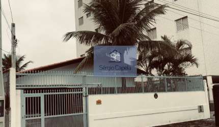Linda Casa com edícula e quintal para piscina
